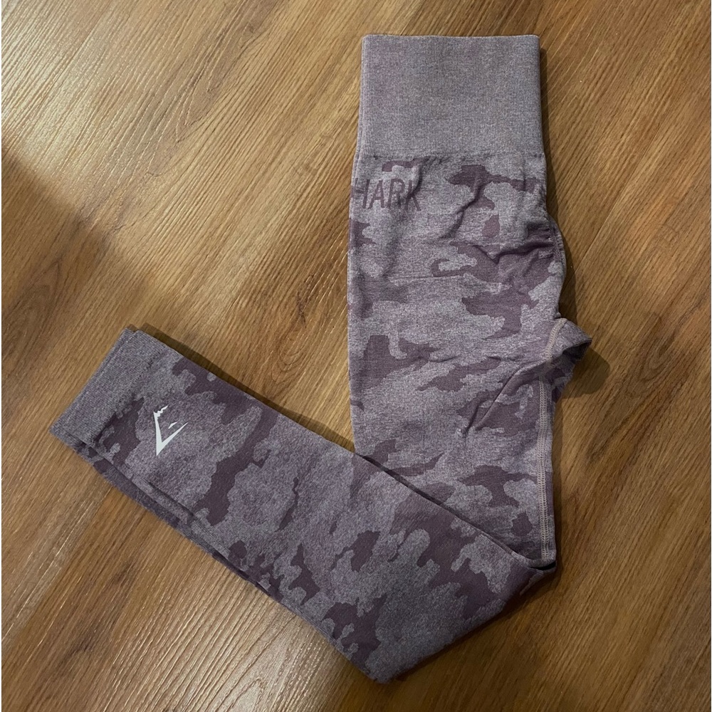 Gym shark leggings